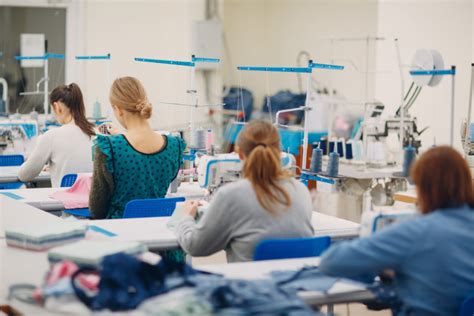 Como organizar a produção de uma confecção de roupas