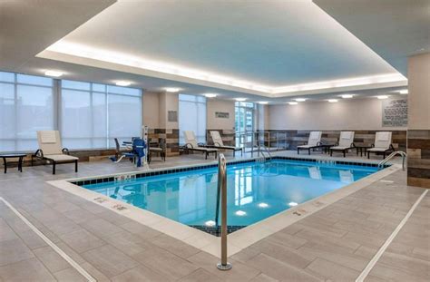 25 Hotels with Indoor Pools in Louisville, KY