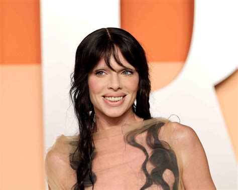 Julia Fox S Oscars Naked Dress Featured A Strategically Placed Butt Length Wig