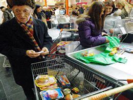 Стоимость минимального набора продуктов в РФ в среднем составила 2420 ...