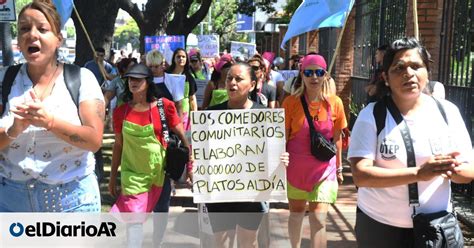 Somos Barrios De Pie Se Concentra Frente A La Quinta De Olivos Para