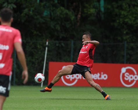 Rafinha e Nikão em campo Ceni comanda primeiro treino do São Paulo