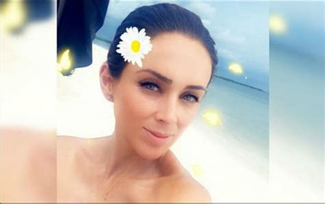 Jacqueline Bracamontes Deja Ver Su Embarazo En Bikini El Informador