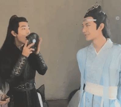 Hậu trường Trần Tình Lệnh cực gay cấn Nam chính đọc kịch bản đam mỹ huynh đệ nhập tâm đến