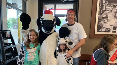 chick fil a costumes 27