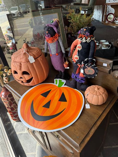 Friendtique - Friendtique added a new photo.