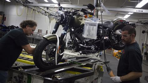 harley davidson quarterly shipments disappoint sending shares
