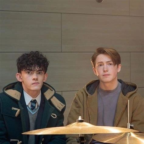 Pin By Heartstopper Fan On Heartstopper Alice Book Cute Gay Connor