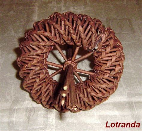 Кашпо для цветов из газет «Тачка»