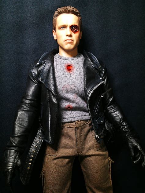 玩具報告 Hot Toys T 800 BATTLE DAMAGED VERSION Toys Zone D 玩具兄弟 Figures Price List Reviews