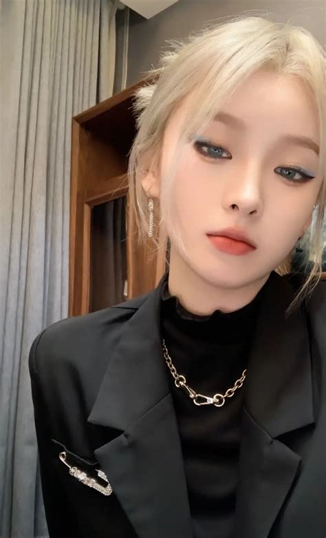 Pin By Naiya On M A K E U P Blonde Hair Girl Blonde Asian Roll Hairstyle