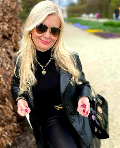 HOT HOT MOMMIES The Hottest Bades On T The Designer GILF Princess Hot Sexy Lady