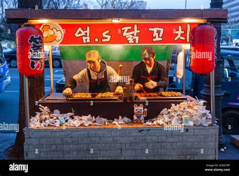 Street food stalls in Insa-dong, Insadong-gil, Jongno-gu, Seoul, South ...