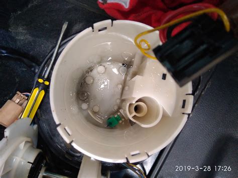 Замена сеточки бензонасоса — Chevrolet Aveo Sedan (1G), 1,2 л, 2011 ...