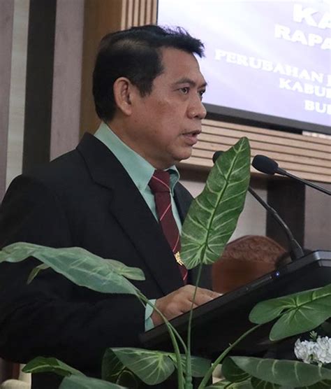 Ketua Dprd Kukar Junaidi Lantik Erwin Sebagai Anggota Dprd Kukar Defenitif