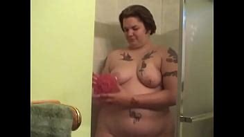Chica Gorda Tatuada Se Desnuda Para Lavarse Las Tetas Y El Co O En La Ducha Xvideos