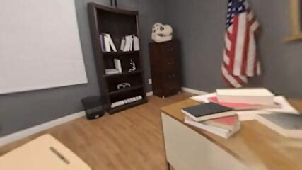 Ms Linzee Ryder Need Your Computer Expertise And In Return She Ll Fuck Your Brains Out