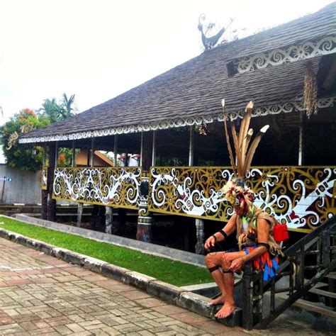 5+ Rumah Adat Dayak (NAMA, PENJELASAN, GAMBAR)