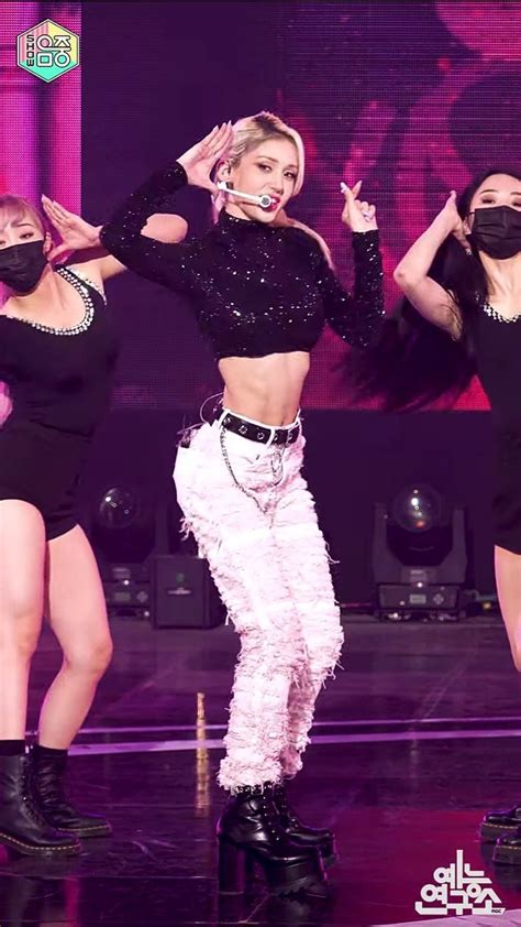 #XOXO #전소미 #소미 #Somi Stage Outfits, Kpop Outfits, Fashion Outfits, Belly Pooch Workout, Backless ...