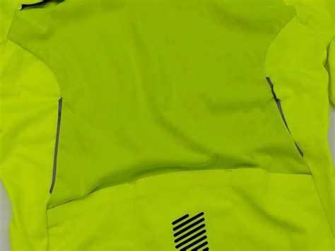 冬の始まりからピークまで使えるサイクリングジャケット BBB コールドガード BBW 456