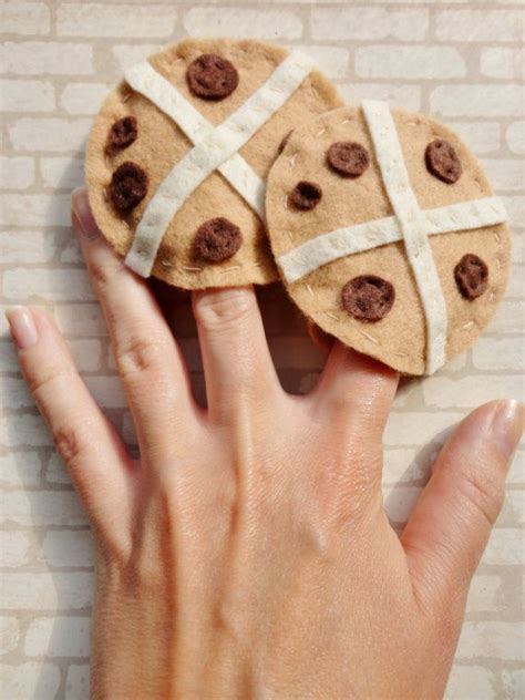 Hot Cross Bun Felt Finger Puppets Etsy Felt Finger Puppets Finger Puppets Puppets