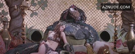 VALERIE QUENNESSEN Nude AZNude