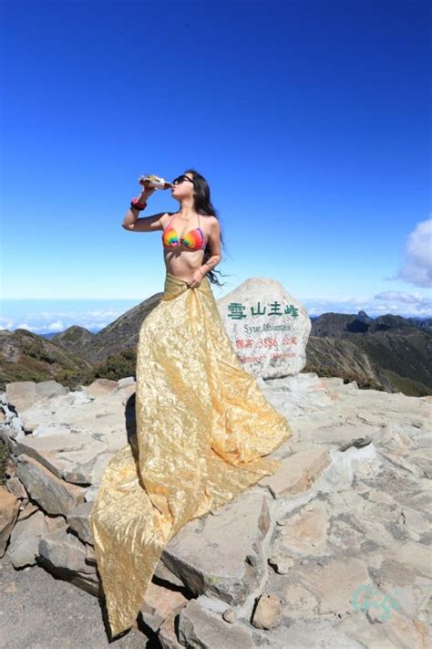 Joven Conocida Como La Monta Ista Del Bikini Muri Tras Caer A Un Precipicio En Parque De