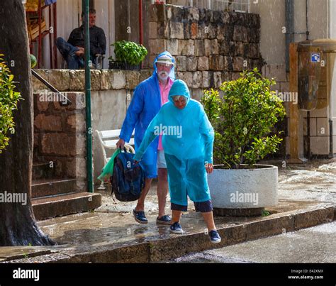Soaking Wet Woman Rain Hi Res Stock Photography And Images Alamy