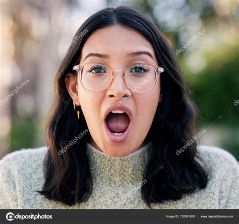 Woman Portrait Surprised Shocked Gossip Announcement Expression Nature