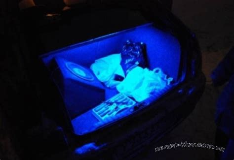 Где находится концевик багажника на ваз 2112