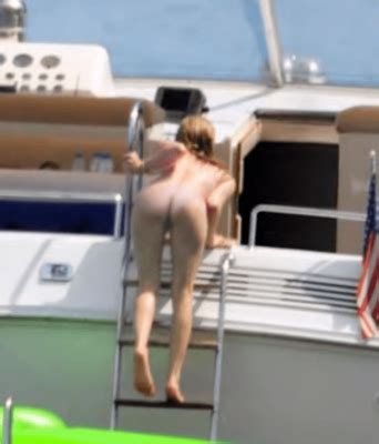 Avril Lavigne Nude Photos Videos