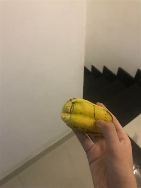 A peel with 2 bananas in it : r/mildlyinteresting