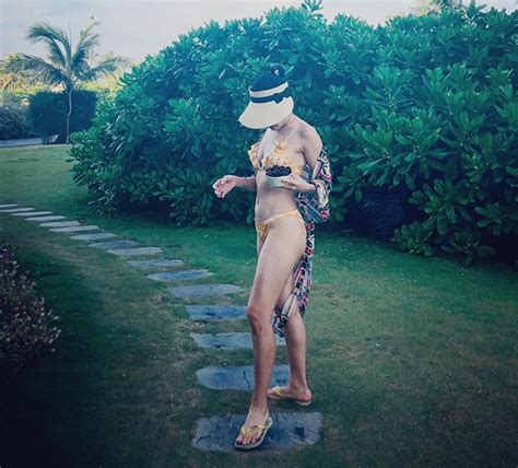 N Ca S G C Thanh H A I U C Ng Mang Vali Kg Bikini Khoe Nh N M Tu I