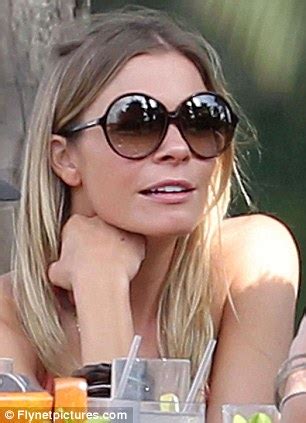 LeAnn Rimes Sports Healthier Bikini Body As She Takes To The Beach In Hawaii Daily Mail Online