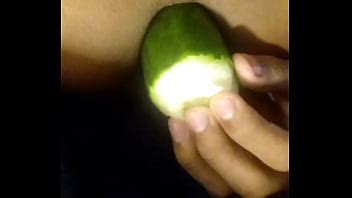 Metiendo Un Pepino En Mi Culo XVIDEOS
