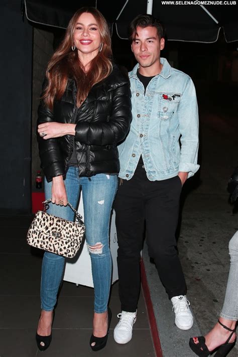 Sofia Vergara No Source Beautiful Celebrity Sexy Posing Hot Babe