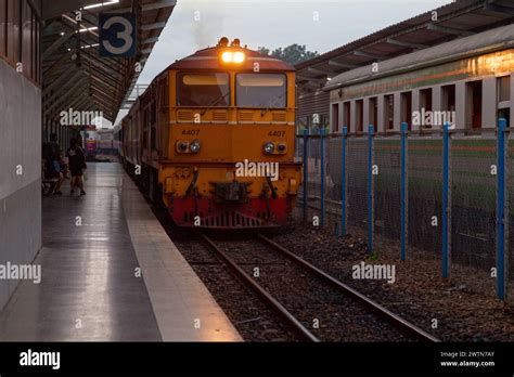 Hat Yai Thailand September 14 2018 Night Train Arriving At Hat Yai