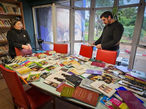 Biblioteca Departamental recibe importante donación de libros Diario