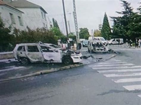 Parigi Molotov Contro Auto Della Polizia 2 Agenti Gravissimi