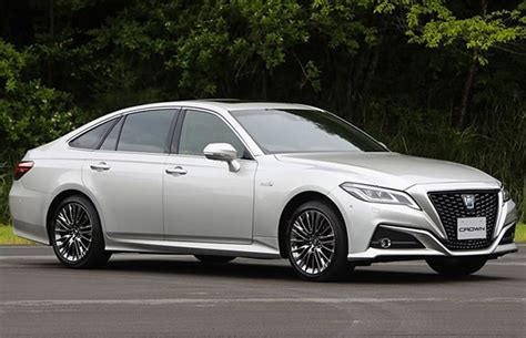 Toyota Crown 2018-2019 - фото, цена, характеристики Тойота Краун 15 в ...
