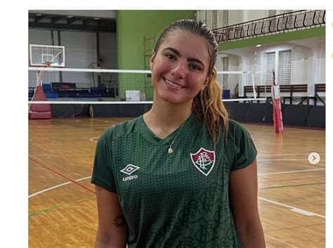 Filha De Ex Jogador Do Fluminense Assina Contrato O Clube Para