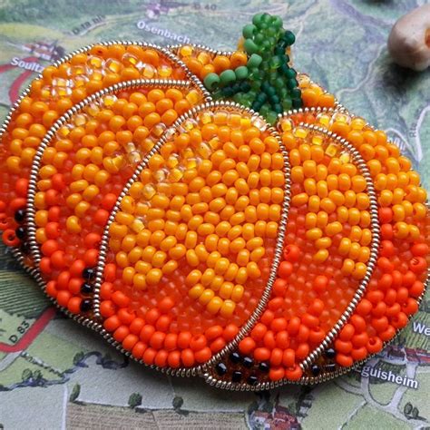 Брошь "Тыква французская". 6 х 5 см. Бисер Чешский и тохо Японский ...