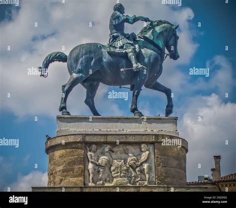 Estatua Ecuestre De Bronce De Gattamelata Por Donatello 1453 Piazza