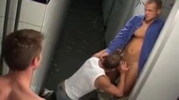 Three Horny Hunks Bathroom Fuck PORNDROIDS