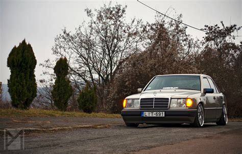 Static Mercedes-Benz W124 from Hungary