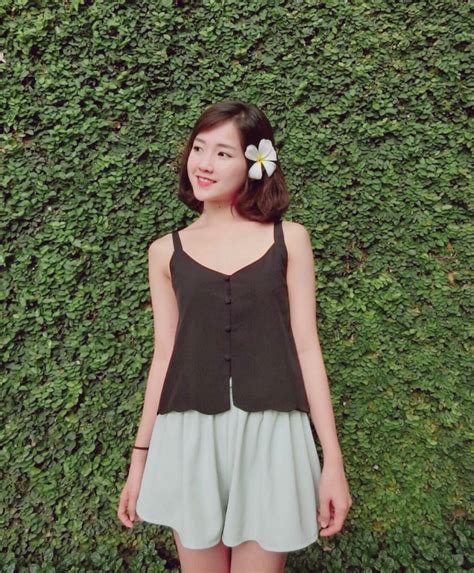 Trong Khi C Th Gi I Thi Nhau Sexy Th Hot Girl N Y V N Ghi I M B I S D Th Ng V Ng T