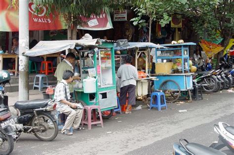 Fenomena Pedagang KAKI LIMA - Portal Bisnis Indonesia | Wirausaha ...