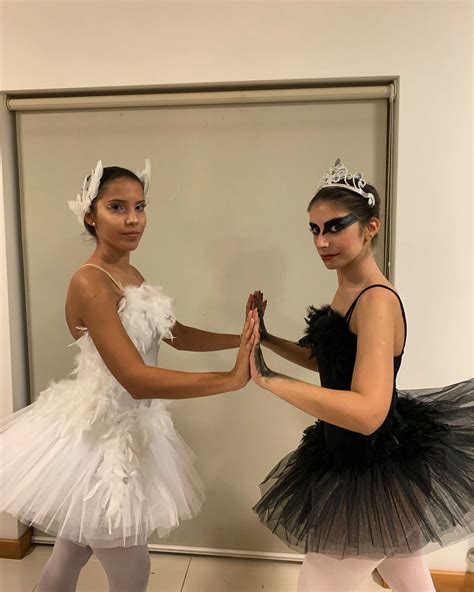 Halloween Black Swan