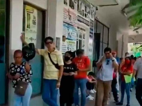 Ignoran Sana Distancia Y Hacer Largas Filas En Bancos De Veracruz