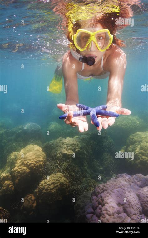 Sous Marine Bikini Girl Plongeur Tuba Banque De Photographies Et Dimages Haute R Solution Alamy